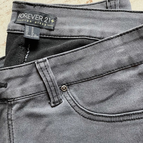 Women’s Forever 21 Plus Size Jeans - Picture 4 of 5
